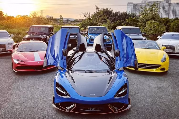 Sức mạnh của khối động cơ trên siêu xe hàng hiếm McLaren 765LT sẽ chạy qua hộp số ly hợp kép bảy tốc độ đã có các tinh chỉnh làm cho việc sang số nhanh hơn 15% so với McLaren 720S. Được biết, giá xe McLaren 765GT khởi điểm từng được bán 27,5 tỷ đồng.