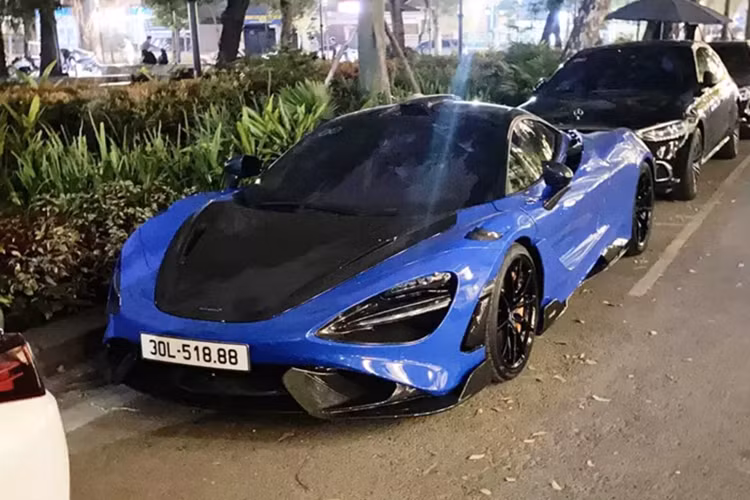 Một chiếc siêu xe giới hạn McLaren 765LT hàng hiếm tại Việt Nam bị bắt gặp lăn bánh trên đường phố Hà Nội với biển kiểm soát là 30L-518.88. Theo tìm hiểu, đây là biển trúng đấu giá vào ngày 8/5/2024, với số tiền cao nhất được trả là 215 triệu đồng.