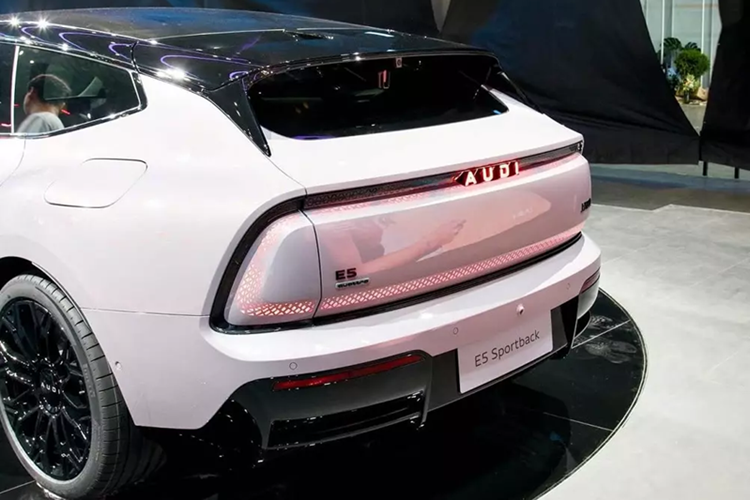 AUDI E5 Sportback được phát triển dựa trên nền tảng kỹ thuật số tiên tiến (Advanced Digitised Platform - ADP). Đây là nền tảng được ra đời dành riêng cho thị trường Trung Quốc với kiến trúc điện tử phân vùng hiện đại.