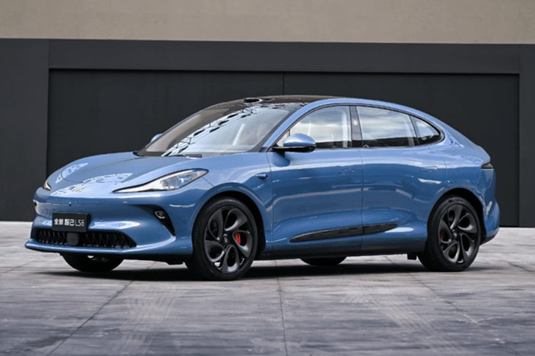 IM Motors là công ty liên doanh giữa SAIC, Alibaba và Zhangjiang Hi-tech. MG IM6 được thiết kế dựa trên khái niệm Gentle Sculpture với phiên bản mới nhất ra mắt vào ngày 26/9 /2024. Tại quê nhà, mức giá xe MG IM6 2025 cho 5 phiên bản với giá từ 216.900 đến 279.900 NDT (30.000 - 38.600 USD, khoảng 764 - 983 triệu đồng).