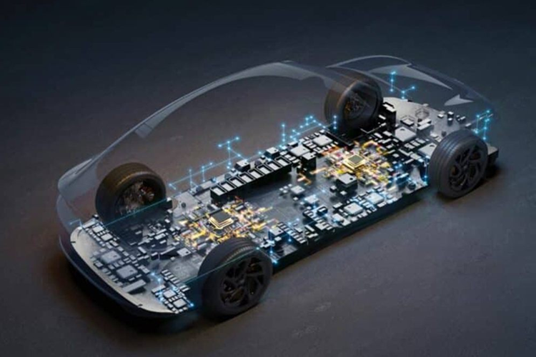 Trong đó, bản dẫn động cầu sau (RWD) được trang bị motor điện công suất 290-402 mã lực, mô men xoắn cực đại 450-500 Nm. Đi cùng với motor điện là bộ pin LFP hoặc Ternary Lithium dung lượng 75-100 kWh.