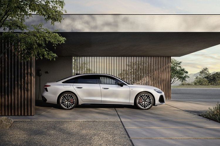 Cả hai mẫu xe đều có đèn hậu đặc trưng với dải đèn rộng, logo Audi đặt vị trí cao. Audi A6 Avant e-hybrid quattro và Sedan e-hybrid quattro có hai tùy chọn công suất. Các mẫu xe được trang bị động cơ 2.0L TFSI sản sinh 185 kW (248 mã lực) kết hợp với mô-tơ điện công suất tối đa 105 kW (140 mã lực).