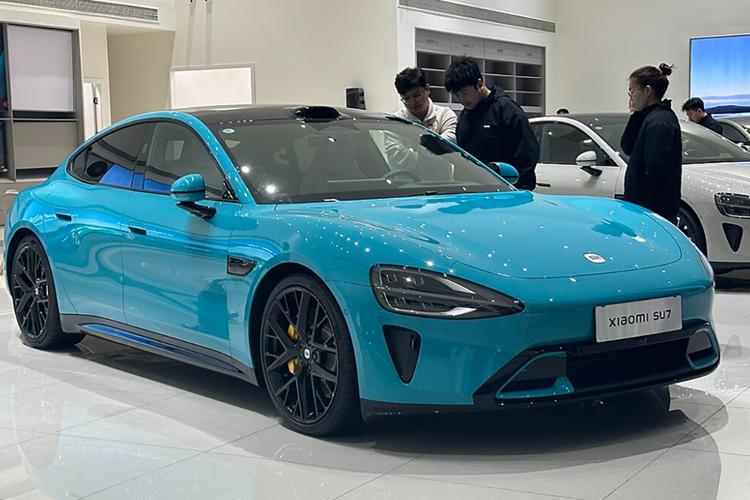 Hệ thống truyền động tương tự được sử dụng trong Ultra Prototype chỉ dành cho đường đua, đã đạt kỷ lục vòng đua Nürburgring Nordschleife cho xe 4 cửa với thời gian là 6 phút 46,874 giây.