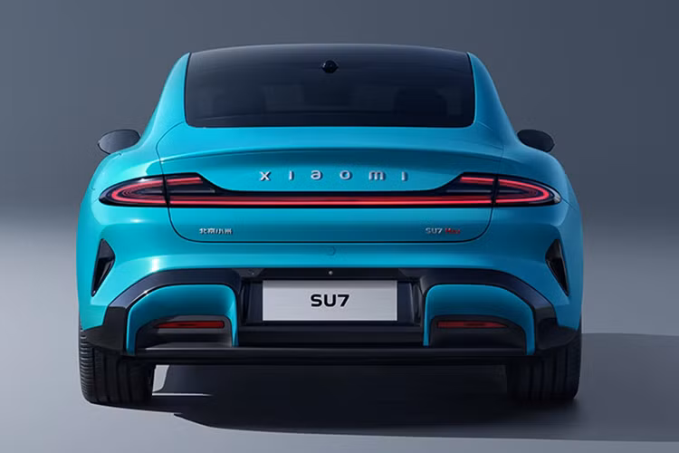 Nhìn YU7 giống như một chiếc Ferrari Purosangue giá rẻ, về cơ bản đây là một chiếc SU7 được nâng cấp và dự kiến sẽ mạnh hơn nữa (690 mã lực) so với chiếc SU7 Max thông thường có thông số kỹ thuật hàng đầu 673 mã lực.