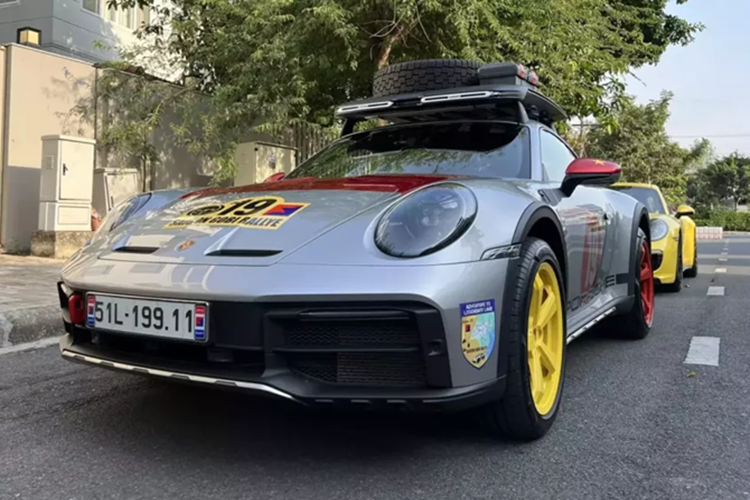 Điểm mạnh của Porsche 911 Dakar bản địa hình cũng chính là chìa khóa giúp doanh nhân Hải Phòng có thể dễ dàng chinh phục nhiều địa hình khác nhau chính là việc khoảng sáng gầm cao hơn 50 mm so với xe tiêu chuẩn.