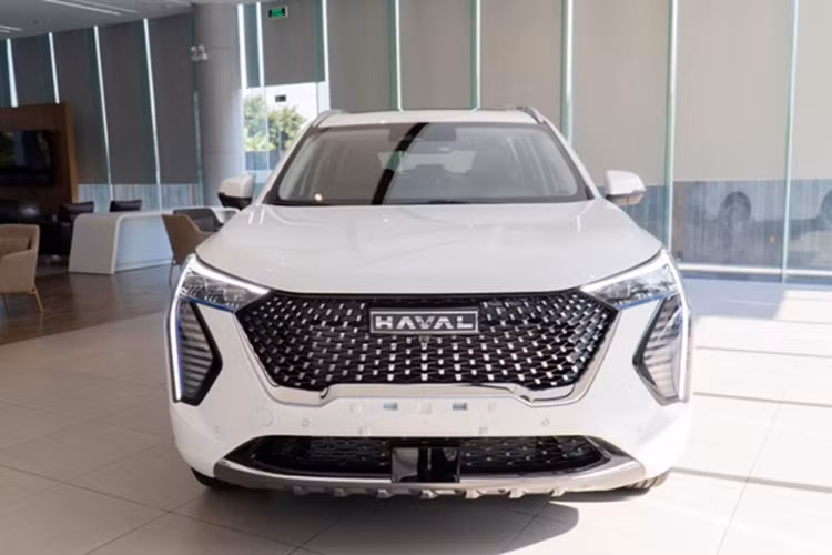 Theo chia sẻ từ một tư vấn bán hàng, có thể hãng hoãn ra mắt Jolion là để chờ thêm một số mẫu mới khác của GWM để tổ chức ra mắt cùng lúc. Haval Jolion bán tại Việt Nam được định vị ở phân khúc SUV/crossover cỡ B+. Haval Jolion sở hữu thiết kế hiện đại.