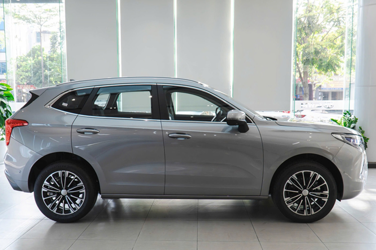 Sức mạnh này được truyền đến các bánh trước thông qua hộp số 7 cấp ly hợp kép. Mức tiêu thụ nhiên liệu được hãng công bố là khoảng 4,2 lít/100 km.