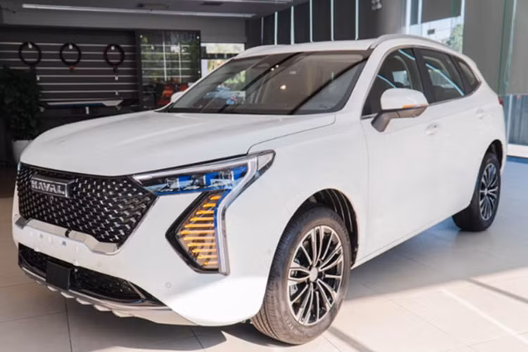 Hiện thông tin này vẫn chưa được phía Haval xác nhận. Thông tin của xe cũng chưa xuất hiện trên website. Trên thực tế, lô xe SUV Haval Jolion đã về đại lý từ tháng 11/2024. Tuy nhiên, không rõ vì lí do gì thời điểm ra mắt xe vẫn luôn bị trì hoãn.