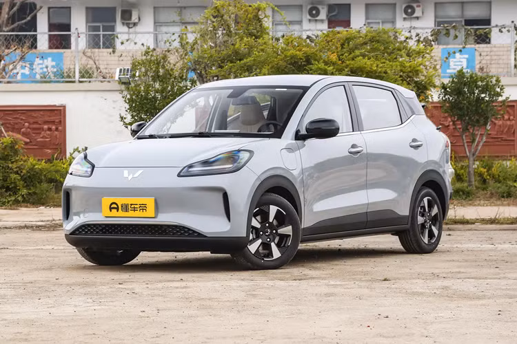 Cụ thể, mức giá xe Wuling Bingo 2025 phiên bản phạm vi hoạt động 510 km đã giảm từ 95.800 nhân dân tệ (13.100 USD) xuống còn 89.800 nhân dân tệ (12.300 USD), giảm 6000 nhân dân tệ (800 USD), tương đương 20 triệu đồng.