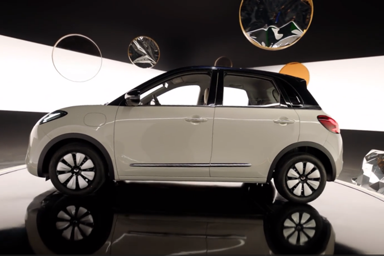 Mặc dù có tên khá giống nhau, nhưng hai mẫu xe này không liên quan chặt chẽ với nhau và Bingo Plus, còn được gọi là Bingo SUV, sử dụng nền tảng Tianyu Architecture M. Wuling Bingo là xe năm chỗ, trong khi Wuling Bingo Plus là xe bốn chỗ. Xe có kích thước 4090, 1720, 1575 mm và chiều dài cơ sở là 2610 mm.