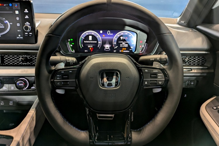 Nó hoạt động với hệ thống Active Sound Control (ASC) phát âm thanh qua loa. Mặc dù hệ truyền động này không có bộ chuyển đổi mô-men xoắn và hoạt động với hệ thống ASC nhưng nó vẫn duy trì tốc độ động cơ khi giảm số để đạt hiệu suất tối đa.