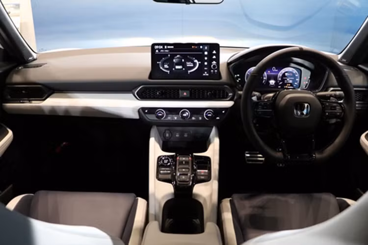 Sức mạnh của Honda Prelude 2026 sẽ đến từ hệ truyền động Hybrid, Honda gọi là e:HEV. Đây sẽ là thế hệ truyền động Hybrid mới nhất của Honda và Prelude 2026 là mẫu xe đầu tiên áp dụng nhằm tăng cảm giác lái thú vị.