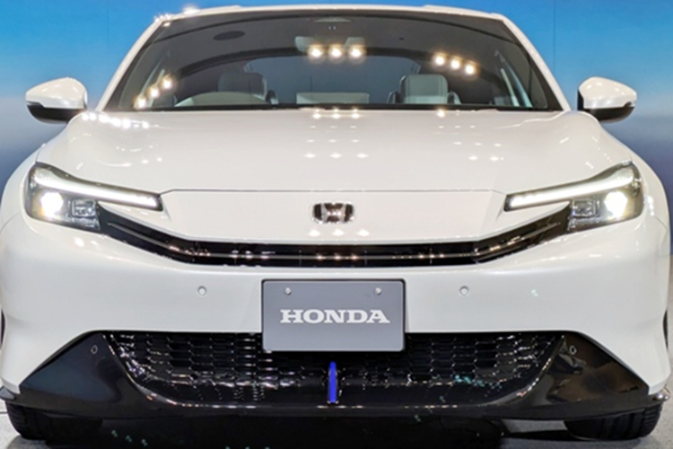 Honda cũng giải thích ý nghĩa đằng sau cái tên Honda Prelude e:HEV S+ Shift thể thao, với từng tên được liệt kê bên dưới: S được Honda dùng để thể hiện tinh thần thể thao. Nó đã được sử dụng từ lâu, như được thấy trong tên của các mẫu S600, S2000 và Type S.