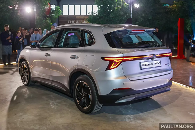 Mức giá xe MG S5 EV 2025 dự kiến là 115.000 RM (khoảng 670 triệu đồng). Tuy nhiên, có khả năng giá bán chính thức sẽ thấp hơn kèm theo các ưu đãi khi ra mắt.