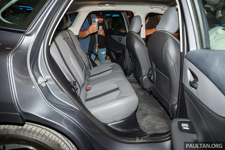 Hệ thống phanh khẩn cấp tự động (AEB), hệ thống kiểm soát hành trình thích ứng có tính năng dừng/đi, hỗ trợ giữ làn đường, cảnh báo điểm mù kèm hỗ trợ tránh va chạm, cảnh báo phương tiện cắt ngang phía sau kèm phanh tự động, nhận diện biển báo giao thông và đèn pha tự động.