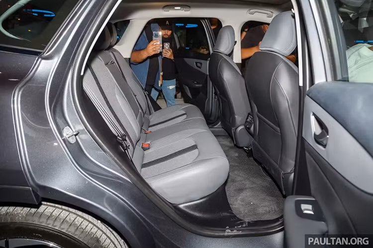 Hệ thống phanh khẩn cấp tự động (AEB), hệ thống kiểm soát hành trình thích ứng có tính năng dừng/đi, hỗ trợ giữ làn đường, cảnh báo điểm mù kèm hỗ trợ tránh va chạm, cảnh báo phương tiện cắt ngang phía sau kèm phanh tự động, nhận diện biển báo giao thông và đèn pha tự động.