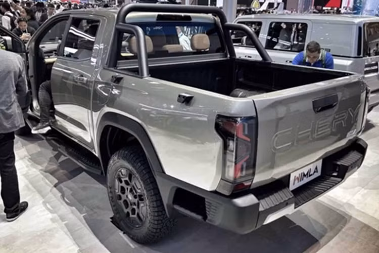 Hiện tại, Chery chưa công bố thông số kỹ thuật chi tiết của mẫu bán tải Himla mới, nhưng nhiều khả năng xe sẽ sử dụng kết cấu khung gầm rời dạng thang – tiêu chuẩn thường thấy trong phân khúc.