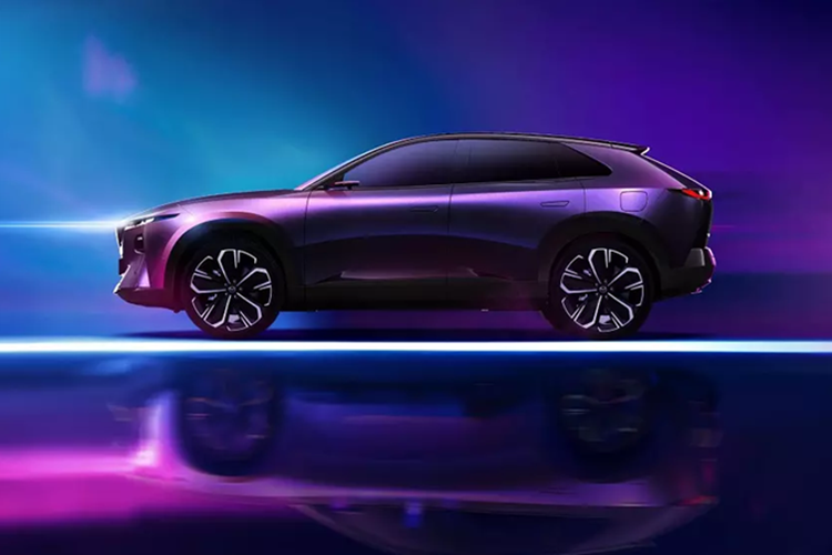 So với nhiều đối thủ, hãng bước vào thị trường xe điện khá muộn. Dù Mazda từng bán MX-30 nhưng mẫu xe này lại thất bại ở thị trường Mỹ vì giá cao và phạm vi hoạt động quá ngắn. Do đó, Mazda EZ-60 tại Trung Quốc được dự đoán sẽ trở thành “quân bài chiến lược” tiếp theo của Mazda trong hành trình tiến vào thị trường xe điện toàn cầu.