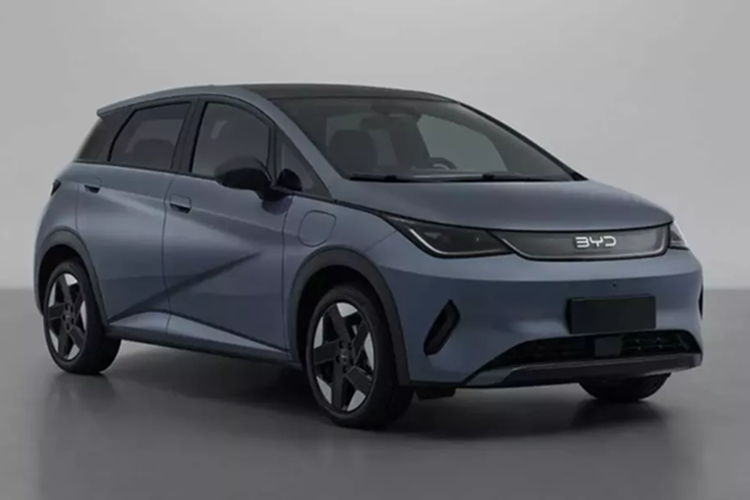 Xe BYD Dolphin mới có ba phiên bản hệ truyền động: FWD, 70 kW (94 mã lực), pin LFP 45,1 kWh, phạm vi hoạt động 420 km. FWD, 130 kW (174 mã lực), pin LFP 45,1 kWh, phạm vi hoạt động 410 km. FWD, 150 kW (201 mã lực), pin LFP 60,5 kWh, phạm vi hoạt động 520 km