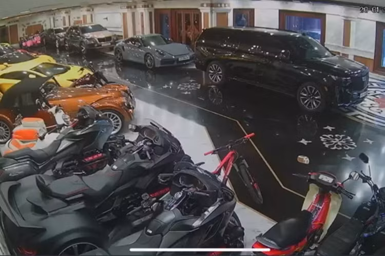 Dòng siêu xe triệu đô Koenigsegg Regera sử dụng hệ dẫn động hybrid với máy xăng V8, Biturbo, dung tích 5.0 lít kết hợp cùng 3 mô-tơ điện cho ra công suất tổng cộng hơn 1.500 mã lực cùng mô-men xoắn cực đại 2.000 Nm.