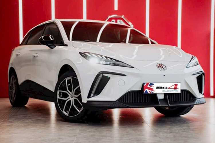  Giá MG4 EV bản Lux giờ đây chỉ còn 650 triệu đồng. Tuy nhiên, mức ưu đãi này chỉ áp dụng cho MG4 EV sản xuất năm 2024. Vì thế, số lượng và màu sắc của xe sẽ bị giới hạn. Đây chỉ là ưu đãi xuất phát từ phía một số đại lý.