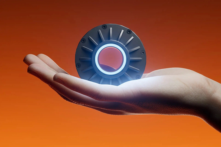 Không chỉ vậy, Titanium Zero còn sở hữu bộ khung hợp kim titan được sản xuất theo phương pháp in 3D, giúp trọng lượng tổng thể chỉ ở mức 10,8kg. Ngoài ra, xe cũng có phuộc, vành, nan hoa và bộ quây bằng sợi carbon cùng với cọc yên titan.