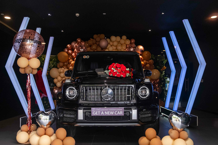 Gọi là xe "G63 Nga" nhưng thực chất đây là xe được sản xuất tại Đức và xuất khẩu sang thị trường Nga trước khi về Việt Nam. Vậy nên đây vẫn là chiếc G63 "thuần chủng" hoàn toàn mới với hàng loạt gói trang bị option chính hãng nhưng giá bán chưa đến 10 tỷ đồng. 