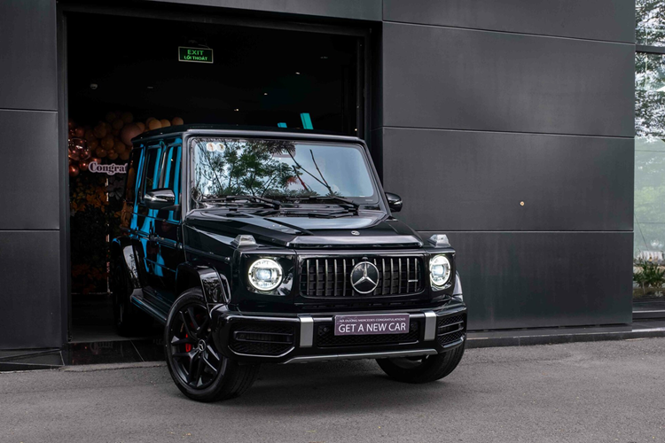 Mercedes-AMG G63 tại Việt Nam là dòng xe SUV hạng sang được nhiều khách hàng ưa chuộng, trong hai năm gần đây, sức hút của G63 đang giảm dần khi thị trường xuất hiện nhiều mẫu xe hấp dẫn hơn. Mức giá niêm yết của Mercedes-AMG G63 trên 11,3 tỷ đồng, đối với xe có các gói option đặc biệt mức giá hơn 12,55 tỷ đồng.