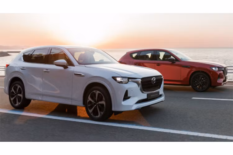 Ngoài ra, Mazda có thể giới thiệu thêm một biến thể hybrid. Phiên bản này có thể sử dụng động cơ xăng 1.5L kết hợp với bộ pin nhỏ hơn để cung cấp năng lượng dự phòng khi cần thiết.