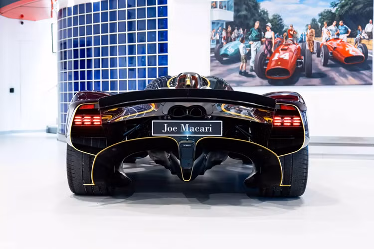 Với gói nâng cấp ngoại thất và nội thất độc đáo, nhiều khả năng chiếc hypercar này sẽ bán được với mức giá cao hơn 3 triệu bảng Anh (khoảng 3,78 triệu USD, tương đương 96.65 tỷ đồng). 