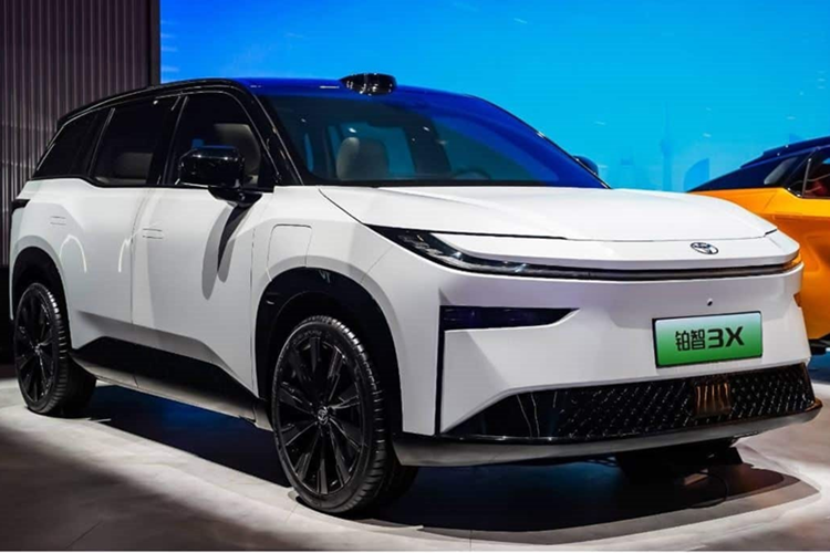 Cung cấp sức mạnh cho các phiên bản của SUV điện Toyota bZ3X đều là một mô tơ cho công suất 201 hoặc 221 mã lực. Xe có phạm vi hoạt động theo tiêu chuẩn CLTC lần lượt là 430 km, 520 km và 610 km.