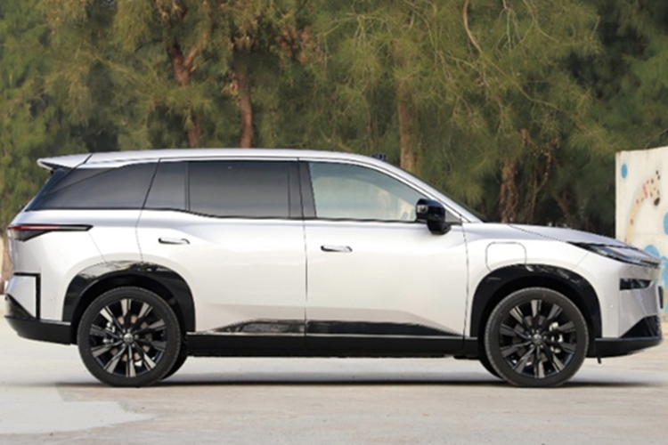 Máy chủ web của GAC Toyota bị sập do có quá nhiều người truy cập. Theo đó, Toyota bZ3X chạy điện được bán ra với 7 biến thể, bao gồm 5 biến thể không có LiDAR và 2 biến thể có LiDAR. Được áp dụng ngôn ngữ thiết kế mới của Toyota, bZ3X mang phong cách trẻ trung và cá tính.