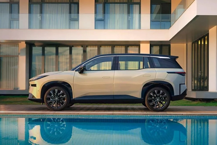 Hệ thống này sẽ hỗ trợ cho 25 tính năng ADAS như nhận diện biển báo tốc độ, hỗ trợ đèn giao thông, đỗ xe từ xa và cảnh báo điểm mù.