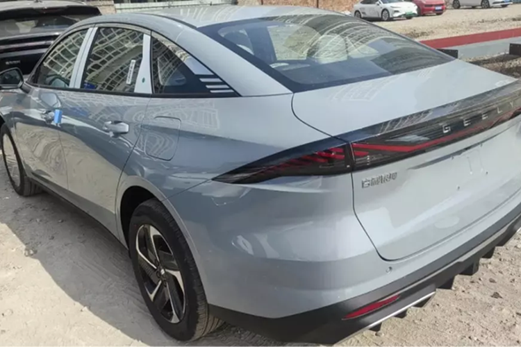 Geely Galaxy L6 EM-i sử dụng hệ truyền động Leiahen 2.0 (NordThor 2.0) với động cơ hút khí tự nhiên 1,5 lít cho công suất 82 kW (110 mã lực) kết hợp với hộp số E-DHT tích hợp động cơ điện 160 kW (214 mã lực).