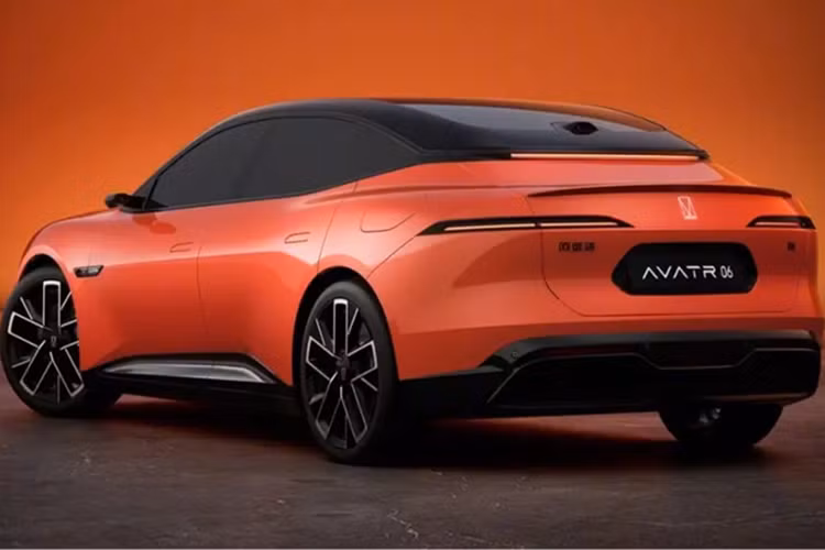 Avatr 06 EREV có một động cơ điện duy nhất ở trục sau cho công suất 231 kW (310 mã lực). Dưới nắp ca-pô, xe có động cơ tăng áp 1,5 lít cho công suất 115 kW (154 mã lực). Biến thể này có hai tùy chọn pin LFP do CATL sản xuất cho công suất 31,7 – 45,06 kWh, phù hợp với phạm vi chạy điện 170 – 240 km.