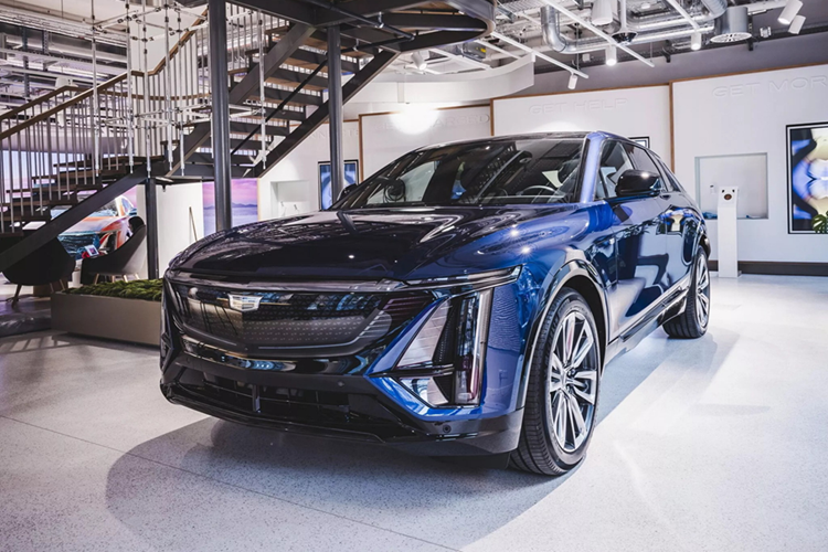 Mất quá nhiều thời gian chờ đợi và phải tốn hơn 60 triệu VNĐ mỗi tháng để trả các khoản thuế phí, anh Levan hy vọng GM có thể giải quyết nhanh chóng bằng cách mua lại xe cho anh và đền bù lại tiền thanh toán bảo hiểm, thu nhập bị mất khi anh không thể kinh doanh.