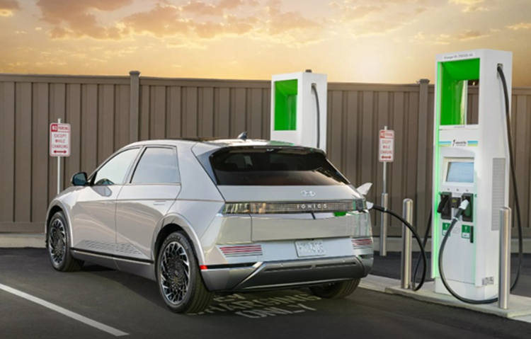 Lan banh 670.000 km, Hyundai Ioniq 5 van giu 88% luong pin-Hinh-3