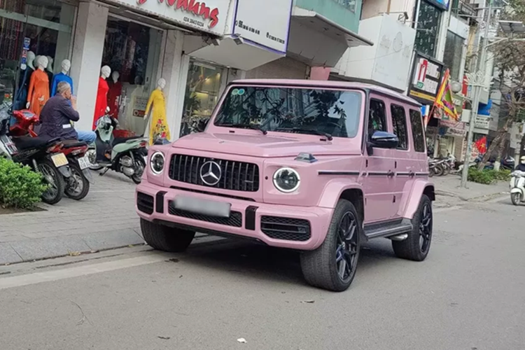  Mercedes-AMG G63 tại Việt Nam là một trong các dòng xe SUV hạng sang được ưa chuộng nhiều nhất, ước tính đã có hàng trăm xe được nhập về nước theo diện chính hãng cũng như bên ngoài, dù giá bán không hề rẻ từ 10 tỷ đến 23 tỷ đồng, tùy phiên bản.