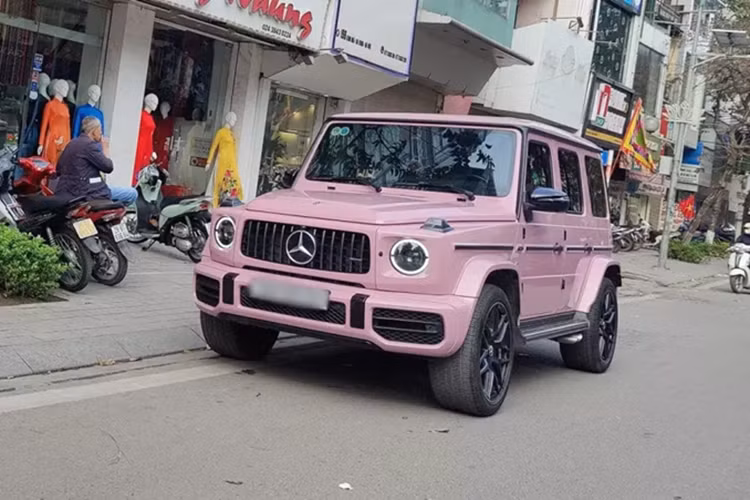  Mercedes-AMG G63 tại Việt Nam là một trong các dòng xe SUV hạng sang được ưa chuộng nhiều nhất, ước tính đã có hàng trăm xe được nhập về nước theo diện chính hãng cũng như bên ngoài, dù giá bán không hề rẻ từ 10 tỷ đến 23 tỷ đồng, tùy phiên bản.