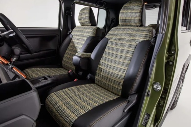 Mẫu xe tiếp theo dự kiến cũng được DAMD trưng bày tại triển lãm là chiếc Taft Lucky được phát triển dựa trên mẫu kei car Daihatsu Taft. Xe có ngoại hình vuông vức, cụm đèn pha hình vuông cá tính cùng bộ mâm hợp kim cổ điển khá ấn tượng.