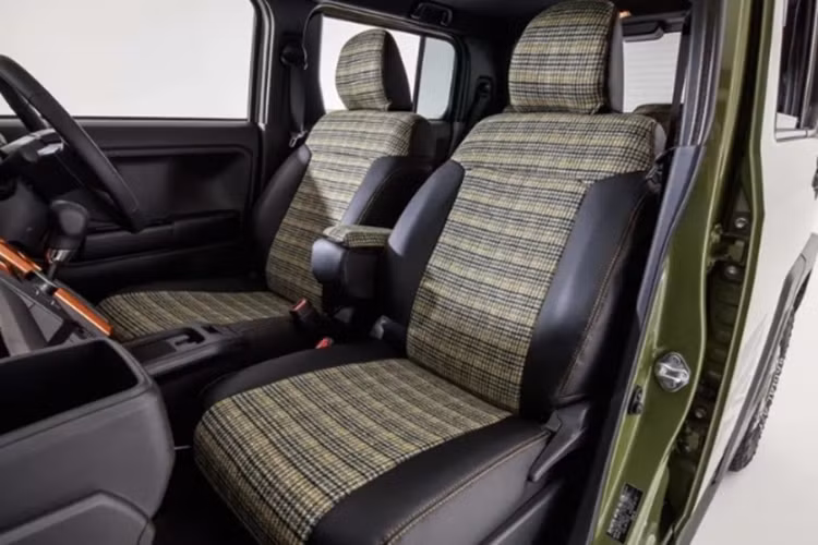 Mẫu xe tiếp theo dự kiến cũng được DAMD trưng bày tại triển lãm là chiếc Taft Lucky được phát triển dựa trên mẫu kei car Daihatsu Taft. Xe có ngoại hình vuông vức, cụm đèn pha hình vuông cá tính cùng bộ mâm hợp kim cổ điển khá ấn tượng.