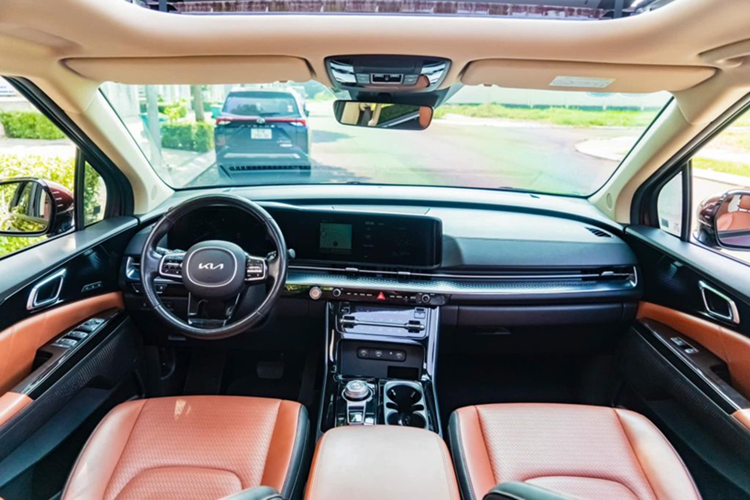 Hiện động cơ này không còn trên bản facelift mới của Carnival ra mắt từ tháng 9 năm ngoái. Kia Carnival mới chỉ có tùy chọn máy dầu 2.2L và hybrid 1.6L tăng áp. Giá bán cao và khá tốn nhiên liệu khiến cho Kia Carnival bản 3.5G Signature cũ vẫn đang tồn kho khá nhiều.