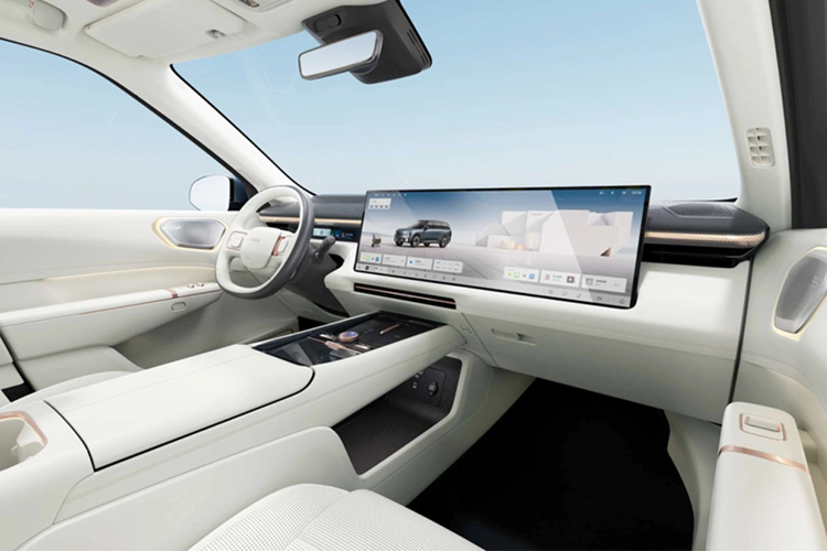 Giải pháp hỗ trợ các khả năng bao gồm tránh chướng ngại vật, dẫn đường đô thị không cần bản đồ, dẫn đường tốc độ cao và đỗ xe từ xa. Có hai tùy chọn hệ thống truyền động. Động cơ 1.5T có công suất tối đa 140 kW (188 mã lực) trong khi động cơ 2.0T có công suất tối đa 187 kW (251 mã lực), kết hợp với DHT Evo.