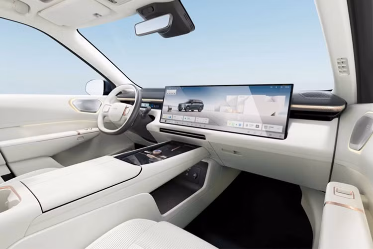 Giải pháp hỗ trợ các khả năng bao gồm tránh chướng ngại vật, dẫn đường đô thị không cần bản đồ, dẫn đường tốc độ cao và đỗ xe từ xa. Có hai tùy chọn hệ thống truyền động. Động cơ 1.5T có công suất tối đa 140 kW (188 mã lực) trong khi động cơ 2.0T có công suất tối đa 187 kW (251 mã lực), kết hợp với DHT Evo.