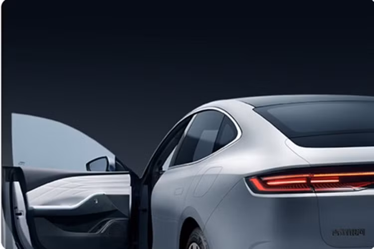 Với hệ truyền động này, xe có thể chạy 60 km mà không cần dùng động cơ xăng. Nếu có thêm pin CATL 18,4 kWh tùy chọn, phạm vi chạy hoàn toàn bằng mô-tơ điện của xe tăng lên 130 km. Nhờ đó, lượng xăng tiêu thụ trung binh của xe chỉ dừng ở mức 3.66 lít/100 km theo chu trình thử nghiệm CLTC tại Trung Quốc.