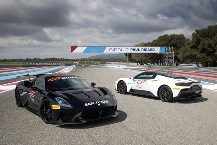 Trong khi đó, chiếc Maserati GT2 Stradale phục vụ an toàn sẽ được triển khai làm xe an toàn mỗi khi xuất hiện tình huống bất thường trên đường đua như tai nạn, điều kiện thời tiết xấu...