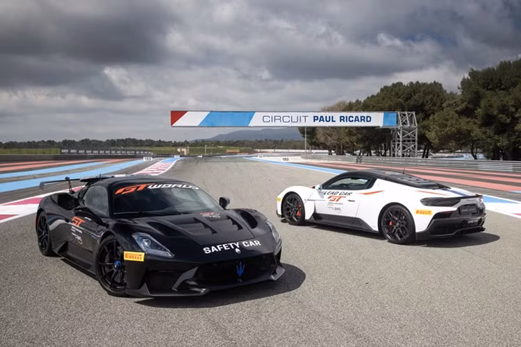 Trong khi đó, chiếc Maserati GT2 Stradale phục vụ an toàn sẽ được triển khai làm xe an toàn mỗi khi xuất hiện tình huống bất thường trên đường đua như tai nạn, điều kiện thời tiết xấu...