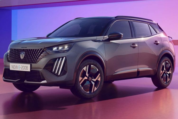 Mặt ca lăng của Peugeot 2008 2025 mới có kích thước lớn hơn và gắn logo mới của thương hiệu. Ở phía sau, đèn hậu LED cũng được thiết kế lại.