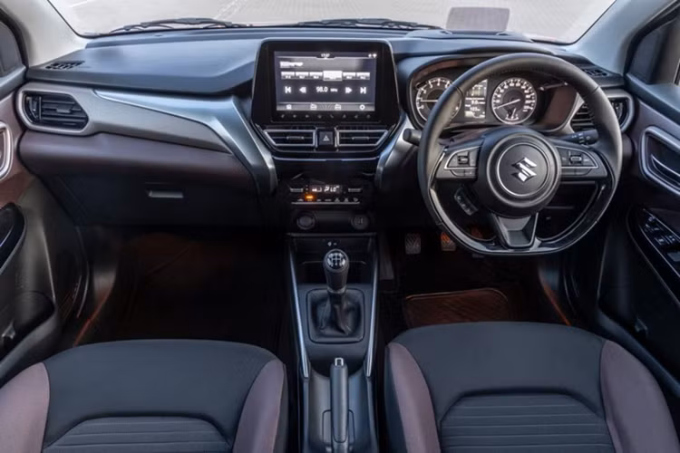 Trước đó, một phiên bản Fronx ngụy trang kín từng bị bắt gặp chạy thử tại Indonesia hồi tháng 2/2025, điều này làm dấy lên đồn đoán về khả năng xe sớm ra mắt tại khu vực Đông Nam Á, trong đó Việt Nam có thể là thị trường đầu tiên đón nhận mẫu xe này.