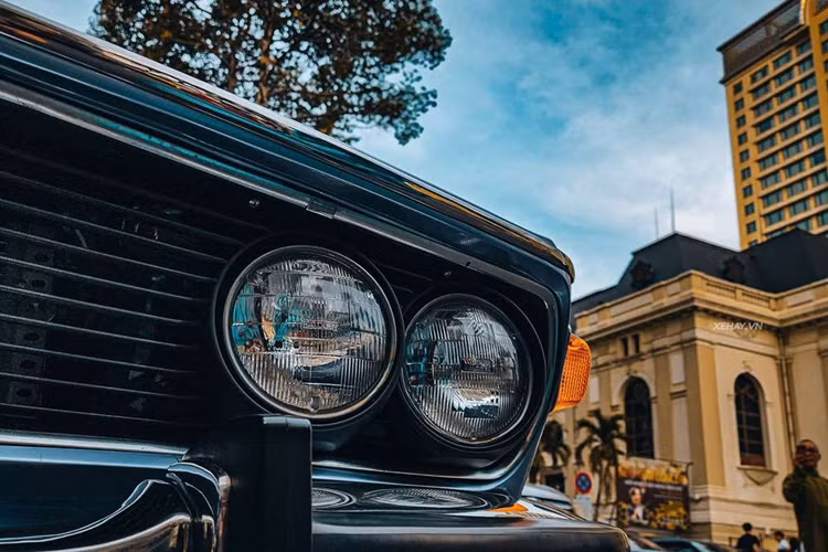 Xe được phát triển trên khung gầm chuyên dụng dành cho xe đua từng được sử dụng ở các giải đua European Touring Car Championship và Deutsche Rennsport Meisterschaft.